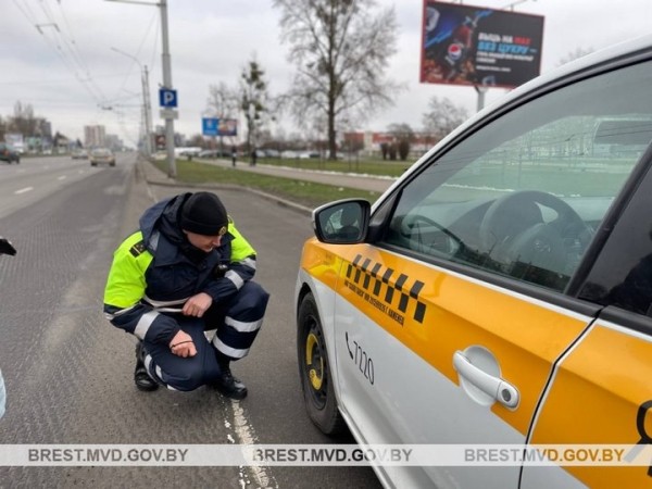 В Бресте ГАИ проверила шины на автомобилях В Бресте ГАИ проверила шины на автомобилях