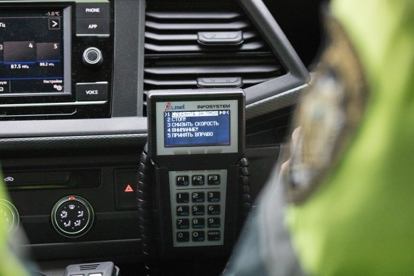 «Стоимость виньетки от 14 до 75 евро». Кому с 1 января нужно тратить деньги на проезд по платным дорогам?