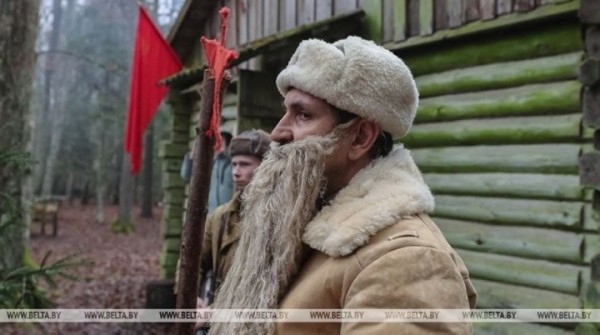 Партизанский Дед Мороз на зиму поселился в урочище Хованщина в Ивацевичском районе Партизанский Дед Мороз на зиму поселился в урочище Хованщина в Ивацевичском районе