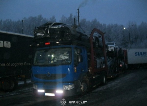 Белорус вез из Литвы автомобили на лафете. О колбах со странным веществом не знал. Но отвечать придется Белорус вез из Литвы автомобили на лафете. О колбах со странным веществом не знал. Но отвечать придется