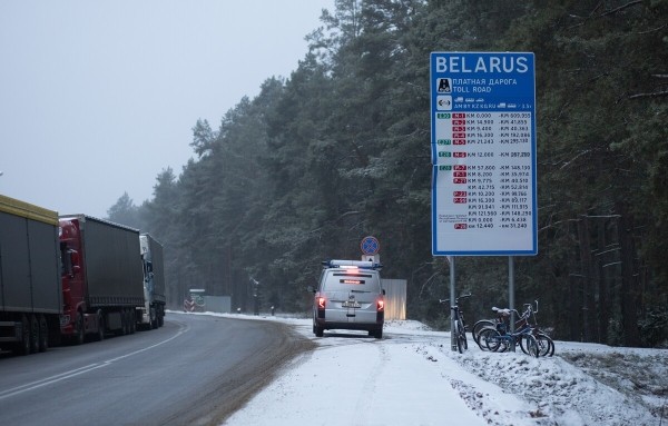 «Стоимость виньетки от 14 до 75 евро». Кому с 1 января нужно тратить деньги на проезд по платным дорогам?