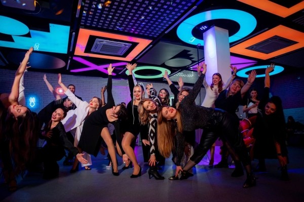 Масштабный БЬЮТИ-КОРПОРАТИВ прошел в Минске. Организатор вечеринки и свадебный стилист-визажист из Бреста рассказали, как это было Масштабный БЬЮТИ-КОРПОРАТИВ прошел в Минске. Организатор вечеринки и свадебный стилист-визажист из Бреста рассказали, как это было