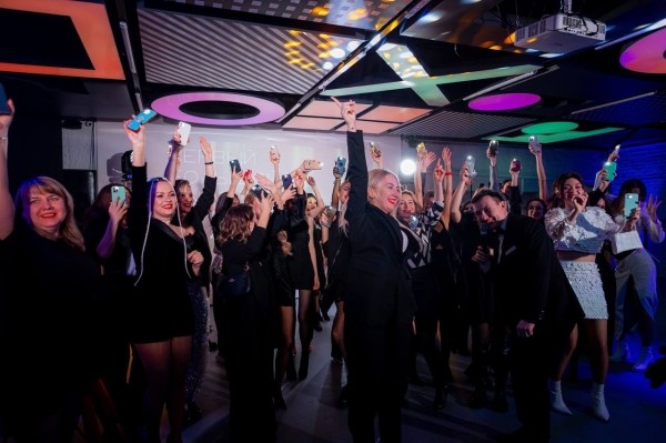 Масштабный БЬЮТИ-КОРПОРАТИВ прошел в Минске. Организатор вечеринки и свадебный стилист-визажист из Бреста рассказали, как это было Масштабный БЬЮТИ-КОРПОРАТИВ прошел в Минске. Организатор вечеринки и свадебный стилист-визажист из Бреста рассказали, как это было