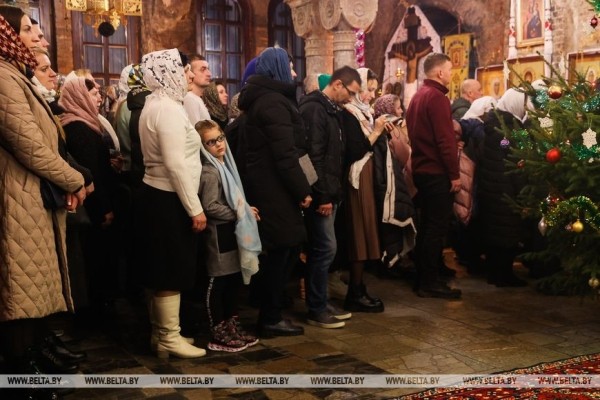 В Бресте православные верующие празднуют Рождество Христово В Бресте православные верующие празднуют Рождество Христово