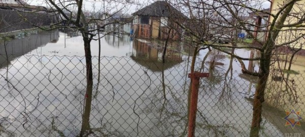 Фотофакт. Подтопило участки возле Бреста и по области Фотофакт. Подтопило участки возле Бреста и по области