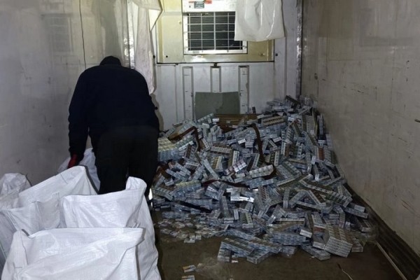 Белорусский дальнобойщик попался с контрабандой сигарет на 180 000 евро Белорусский дальнобойщик попался с контрабандой сигарет на 180 000 евро