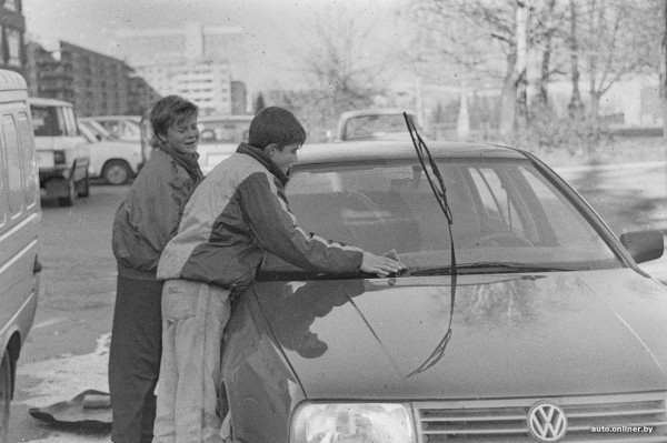 Тряпки и &laquo;крыша&raquo;. Как в Беларуси в 90-е дети мыли машины и зарабатывали неплохие деньги