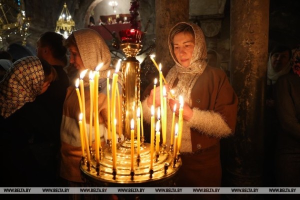 В Бресте православные верующие празднуют Рождество Христово В Бресте православные верующие празднуют Рождество Христово