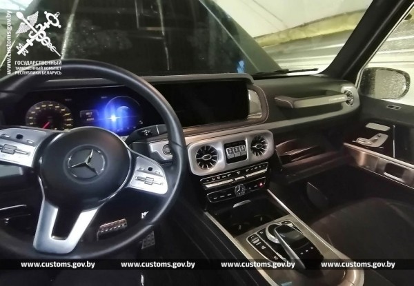 Сколько стоит свежий «Гелик»? Перевозчик указал одну сумму, брестская таможня — в два раза больше