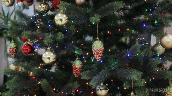 Можно ли выгодно продать старую новогоднюю игрушку? Можно ли выгодно продать старую новогоднюю игрушку?