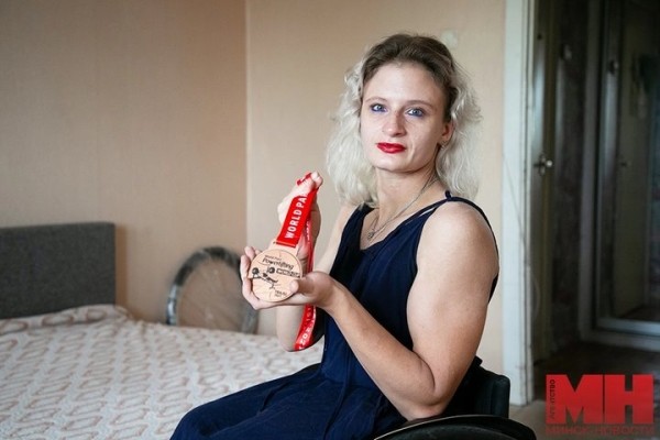 На первом же занятии смогла выжать 55 кг. Как девушка-колясочница стала мастером спорта по пауэрлифтингу На первом же занятии смогла выжать 55 кг. Как девушка-колясочница стала мастером спорта по пауэрлифтингу