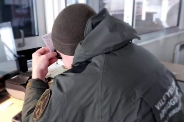 Белорус ехал в Литву пассажиром и показал пограничникам поддельные «права». Дальнобойщиком ему теперь не работать Белорус ехал в Литву пассажиром и показал пограничникам поддельные «права». Дальнобойщиком ему теперь не работать