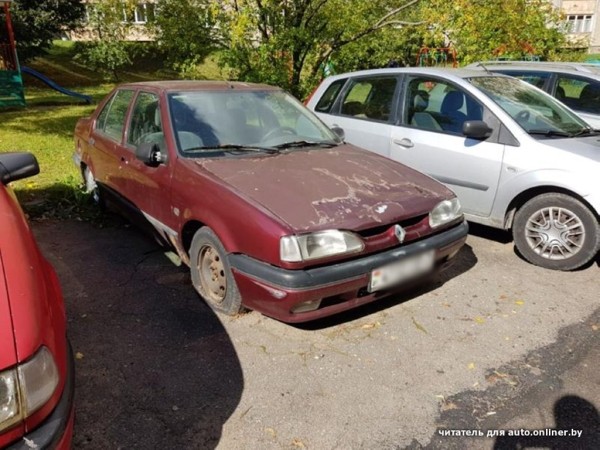 Не быстро, но работает! Белорус &laquo;изобрел&raquo; способ легально избавить двор от автохлама