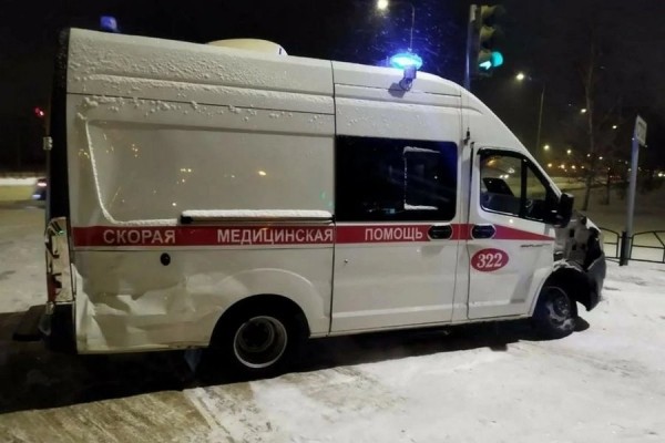 Водитель «скорой» проехал на красный и протаранил автомобиль. Кто виноват? Водитель «скорой» проехал на красный и протаранил автомобиль. Кто виноват?