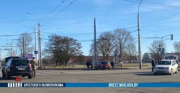 ДТП с тремя автомобилями произошло в Бресте ДТП с тремя автомобилями произошло в Бресте
