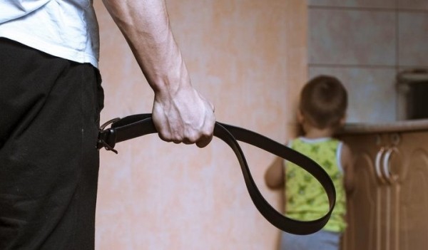 В Беларуси родители довольно жестоко воспитывали своих приемных детей. Какое наказание они за это получили В Беларуси родители довольно жестоко воспитывали своих приемных детей. Какое наказание они за это получили