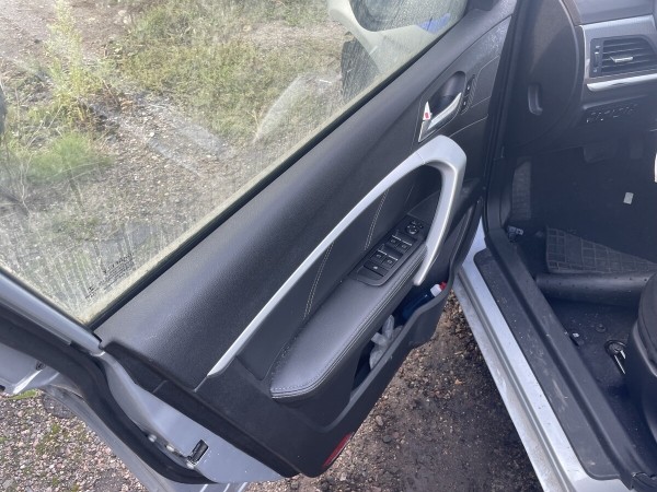 МВД продает аварийные Geely Emgrand 7 из Минска. За сколько предлагают машины?