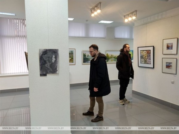 Юбилейную выставку молодых художников «Усе разам» презентовали в Бресте Юбилейную выставку молодых художников «Усе разам» презентовали в Бресте