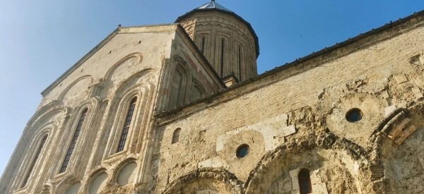 «Вдоль дороги — венки и памятники». Белорус в одиночку отправился в горы Грузии, где даже страховка не действует «Вдоль дороги — венки и памятники». Белорус в одиночку отправился в горы Грузии, где даже страховка не действует