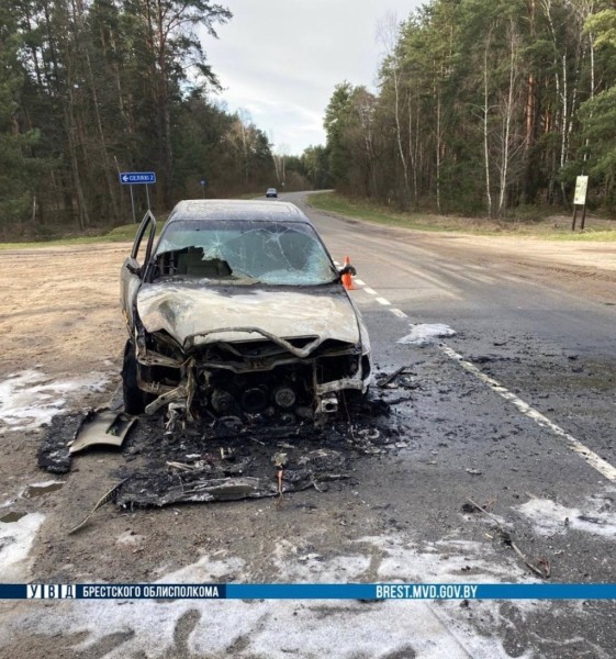 Под Брестом во время движения загорелась Audi Под Брестом во время движения загорелась Audi