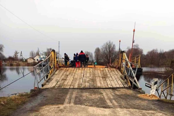 Началась навигация на Пине. В Пинском районе первыми в стране запустили речной паром Началась навигация на Пине. В Пинском районе первыми в стране запустили речной паром