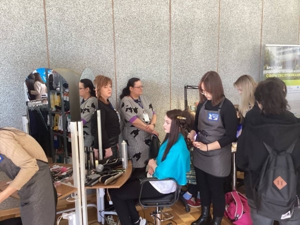 Стало известно, что за &laquo;движ&raquo; сейчас на улице у горисполкома в Бресте