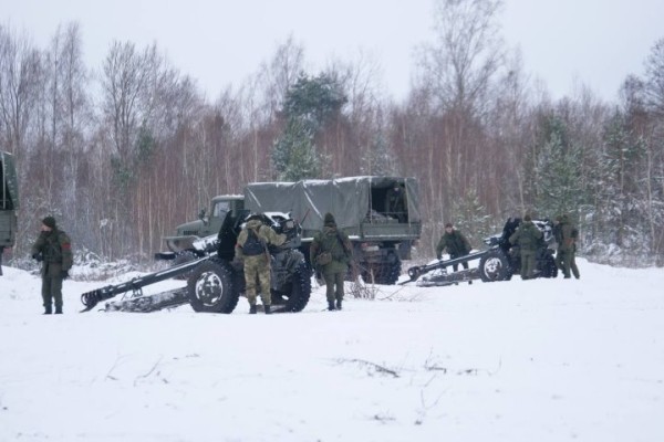 Под Брестом прошли учения с боевой стрельбой Под Брестом прошли учения с боевой стрельбой