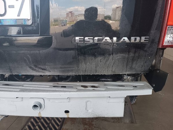 «Все гофры с проводкой посечены песком!». Белорусу так отпескоструили Cadillac, что у машины отказала электроника и кузов начал ржаветь