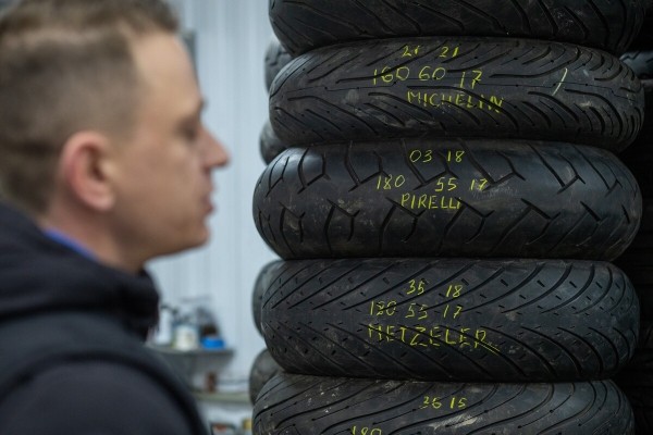 «Немцы отбирают для меня шины». Белорус наладил бизнес по продаже б/у Continental, Pirelli, Bridgestone. Есть спрос? «Немцы отбирают для меня шины». Белорус наладил бизнес по продаже б/у Continental, Pirelli, Bridgestone. Есть спрос?