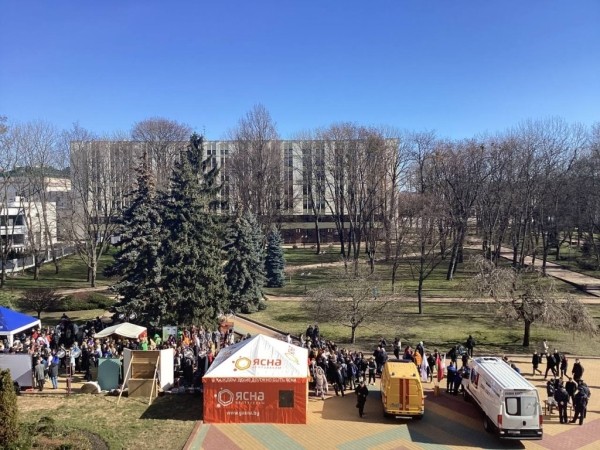 Стало известно, что за &laquo;движ&raquo; сейчас на улице у горисполкома в Бресте