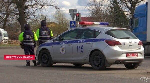 30-километровая очередь на границе: под Брестом организовали торговлю питанием для водителей 30-километровая очередь на границе: под Брестом организовали торговлю питанием для водителей