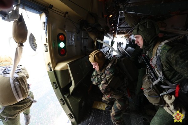 Над Брестом сегодня гудел самолет - смотрите, что было Над Брестом сегодня гудел самолет - смотрите, что было