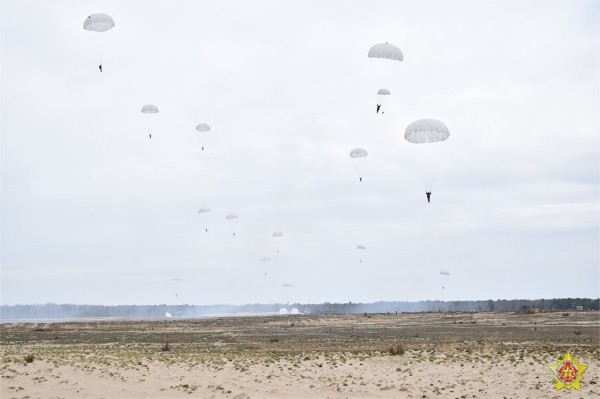 Над Брестом сегодня гудел самолет - смотрите, что было Над Брестом сегодня гудел самолет - смотрите, что было