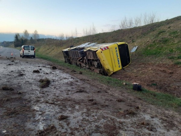 Автобус с пассажирами съехал в кювет на трассе М7 Автобус с пассажирами съехал в кювет на трассе М7