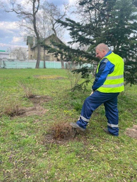 Продолжаются интенсивные работы по подготовке городского Парка культуры и отдыха к началу сезона Продолжаются интенсивные работы по подготовке городского Парка культуры и отдыха к началу сезона