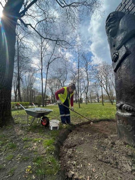 Продолжаются интенсивные работы по подготовке городского Парка культуры и отдыха к началу сезона Продолжаются интенсивные работы по подготовке городского Парка культуры и отдыха к началу сезона