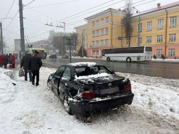 Водителя BMW, сбившего трех человек на тротуаре, осудили. Приговор Водителя BMW, сбившего трех человек на тротуаре, осудили. Приговор