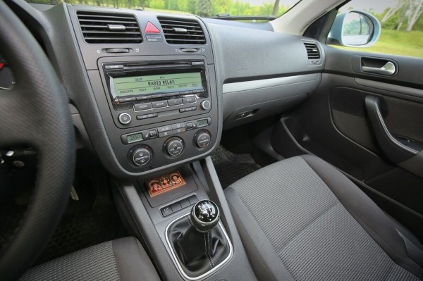 «Брал новым у дилера в 2009 году». Белорус показал VW Jetta 1.9 TDI, который до сих пор обслуживает у «официалов» «Брал новым у дилера в 2009 году». Белорус показал VW Jetta 1.9 TDI, который до сих пор обслуживает у «официалов»