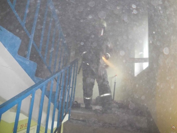 Акриловая ванна загорелась между этажами многоэтажки в Бобруйске Акриловая ванна загорелась между этажами многоэтажки в Бобруйске