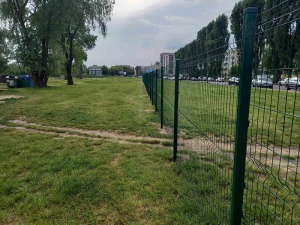 В Бресте центральный пляж на набережной огородили забором и реконструируют, но вход будет свободным В Бресте центральный пляж на набережной огородили забором и реконструируют, но вход будет свободным