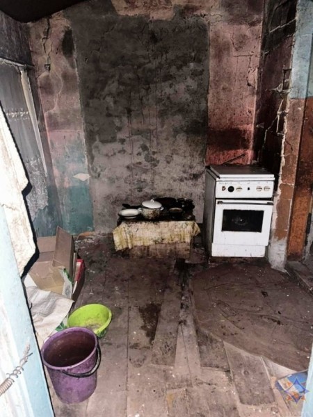 В Брестской области работники МЧС вынесли из горящего дома пенсионера В Брестской области работники МЧС вынесли из горящего дома пенсионера