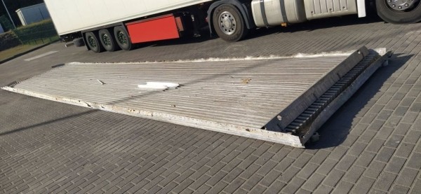 В Литве в белорусской фуре после рентгена просверлили пол – табачная пыль выдала тайник В Литве в белорусской фуре после рентгена просверлили пол – табачная пыль выдала тайник