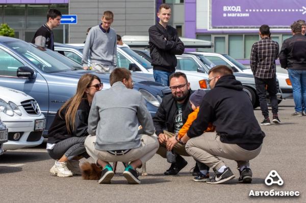 «Нет года выпуска, есть состояние». В Беларуси владельцы старых Mercedes собрались на большую встречу «Нет года выпуска, есть состояние». В Беларуси владельцы старых Mercedes собрались на большую встречу