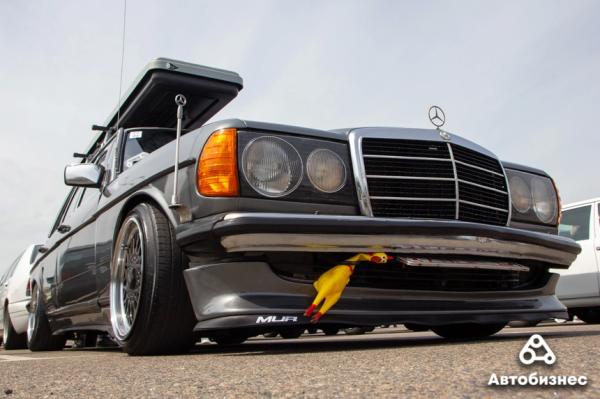 «Нет года выпуска, есть состояние». В Беларуси владельцы старых Mercedes собрались на большую встречу «Нет года выпуска, есть состояние». В Беларуси владельцы старых Mercedes собрались на большую встречу