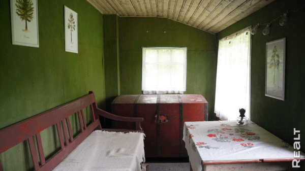 «Первое время спала в обнимку с кочергой». Белоруска сберегла столетний семейный дом — и не жалеет «Первое время спала в обнимку с кочергой». Белоруска сберегла столетний семейный дом — и не жалеет