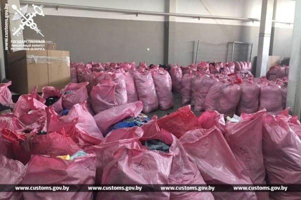 Брестские таможенники задержали на границе 40 тонн одежды из Германии и Польши Брестские таможенники задержали на границе 40 тонн одежды из Германии и Польши