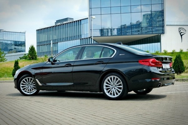 «За рулевую рейку — 850 евро, ступичный подшипник — $250». Белорус о владении BMW 530e (G30) и его обслуживании «За рулевую рейку — 850 евро, ступичный подшипник — $250». Белорус о владении BMW 530e (G30) и его обслуживании