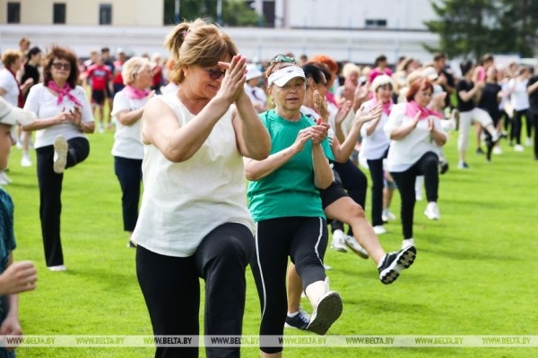 «Народная зарядка» прошла на стадионе «Брестский» «Народная зарядка» прошла на стадионе «Брестский»