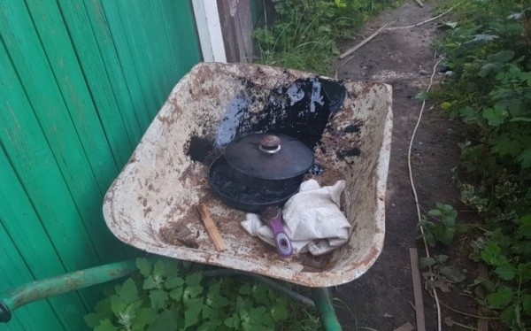 Житель Барановичей случайно сжег сковородку и получил административный протокол Житель Барановичей случайно сжег сковородку и получил административный протокол