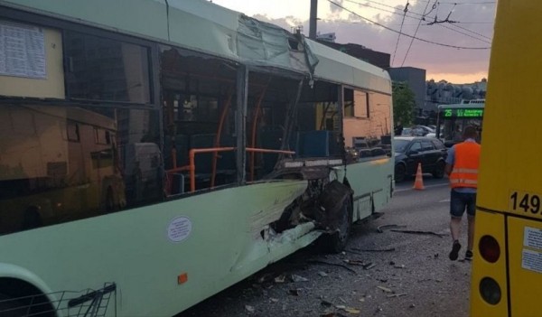 Возбуждено уголовное дело в отношении водителя Geely, спровоцировавшую аварию в Минске. Подробности и видео Возбуждено уголовное дело в отношении водителя Geely, спровоцировавшую аварию в Минске. Подробности и видео